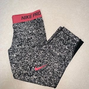 Nike Pro Capris Leggings
